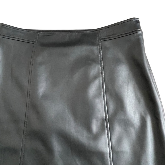 Talbots Vegan Leather Mini Skirt Women’s Size 8 Casual Black Soft - Picture 2 of 7